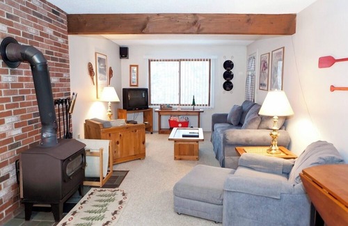 Bartlett Condo | Official Seasons RMC Condo- 2 bedrooms - sleeps 6 - No Fees
