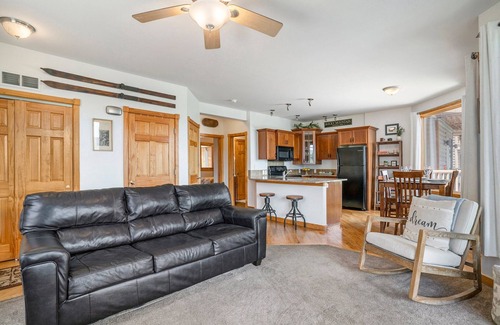 Estes Park Condo | Ogallala Peak w/HOT TUB and A/C at Mary's Lake!