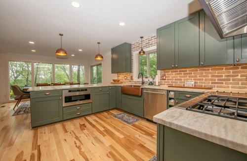 Wintergreen House | Oh Deer NEW LUXURY-renovated, hot tub/sauna, views