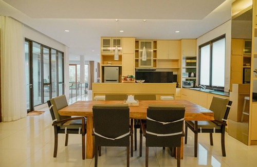 Hegarmanah Villa | Ohara City View 5BR Villa with a Private Pool