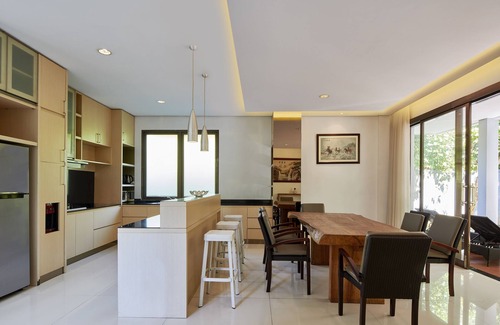 Hegarmanah Villa | Ohara City View 5BR Villa with a Private Pool