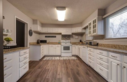 Southeast Springfield House | OHHHH Soo Cozy Large & In Charge 4 bedroom homen