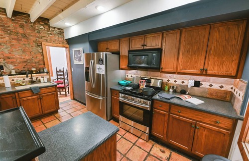 Ohio City House | Ohio City Home with Hot Tub Sleeps 8 + 2 more futons. Near Cleveland Attractions