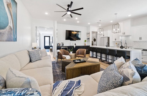 Kiska Beach House | OhWhen Is Vacay - West End PCB