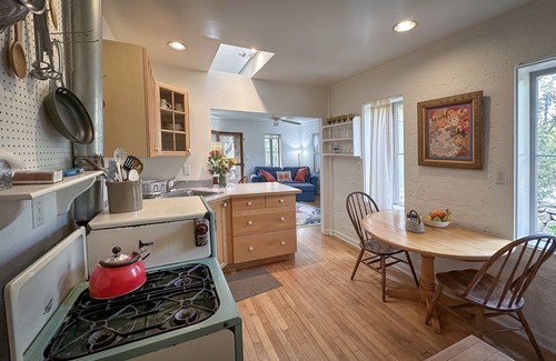 Ojai House | Ojai Garden Cottage - Delightful, peaceful - in town - monthly guest rental
