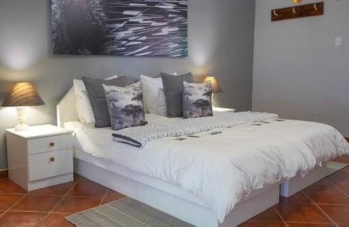 Erongo Cabin | Okajo Safari Lodge