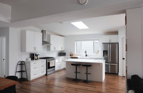 Central Okanagan House | Okanagan 3br w/Hot Tub - Wine, Lakes, Pickleball