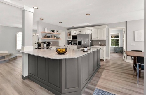 Central Okanagan House | Okanagan Lake Private Beachfront Retreat – 4-Bedroom Spacious Home Sleeps 8