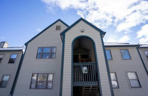 Ludlow Apartment | Okemo Mountain Getaway for Families with Pool Access