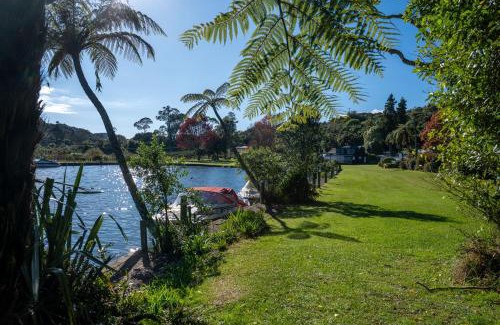 Okere Falls House | Okere Jetty Escape - Rotoiti Holiday Home