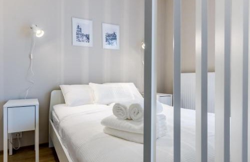 Praga Apartment | Okrzei 18 - studio by Homeprime