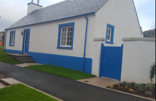 Balloch House | Olavat Cottage detached property with parking