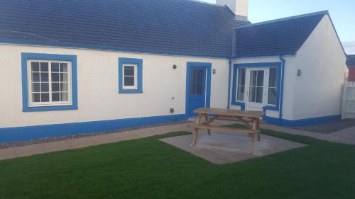 Balloch House | Olavat Cottage detached property with parking