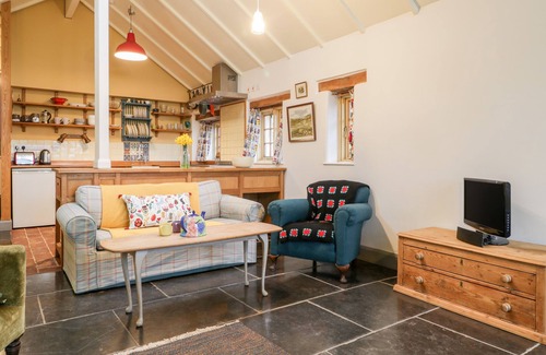 Langport Cottage | OLD CARY COTTAGE, pet friendly, character holiday cottage in Langport