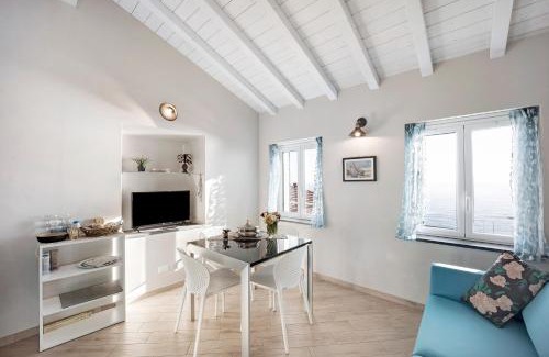 Bordighera Apartment | Old city apartment seaview