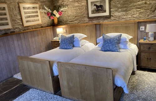 Downton on the Rock House | Old Downton Lodge