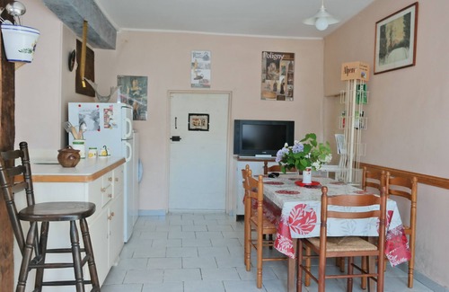 Abergement-le-Grand House | Old farm from Jura with individual entrance, for 5 persons. Quiet shaded village