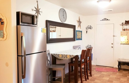 Eugene House | Old Farm Land by Willamette River Oak Trees Bike Path Shopping Restaurants