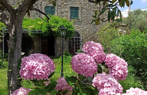 Vezzano Ligure Cottage | Old farmhouse with romantic garden in medieval setting, near the 5Terre.