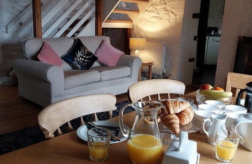 Hay-on-Wye Cottage | Old Hop Kiln - sleeps 6 guests in 3 bedrooms