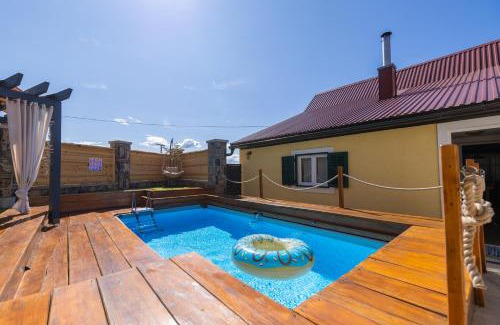 Lika-Senj House | Old house Rustica with pool, jacuzzi and tavern - Valincic