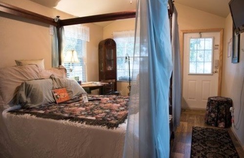 Denton Hotel | Old Irish Inn