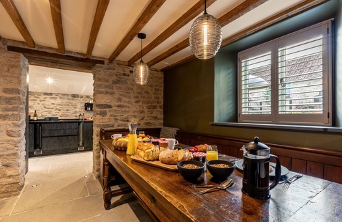 East Horrington House | Old Parlour Haven - Two Bedroom House, Sleeps 4