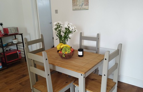Ledbury Cottage | Old School House-2 bedroom-sleeps 6-large garden