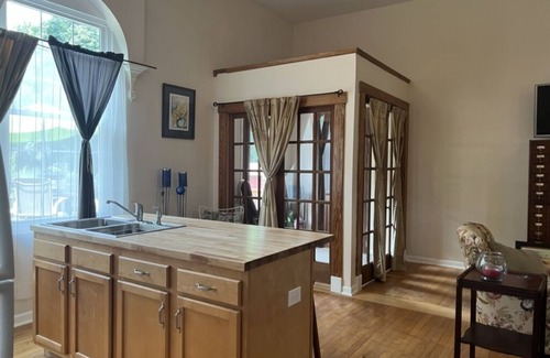 Onondaga House | Old School Vibe Private Apartment
