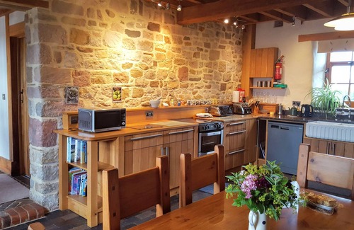 Leek Cottage | Old Shire Stables (3 bedrooms) - sleeps 6 guests in 3 bedrooms