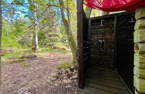 Hara Cabin | Old Silent