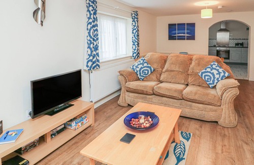 Louth Cottage | OLD SWEET SHOP, pet friendly, with a garden in Saltfleetby