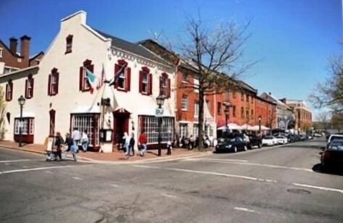 Old Town West Condo | Old Town Alexandria Resort ~located minutes from the metro