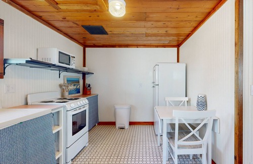 Old Town Cabin | Old Town Port A , Pet Friendly, Golf Cart Access