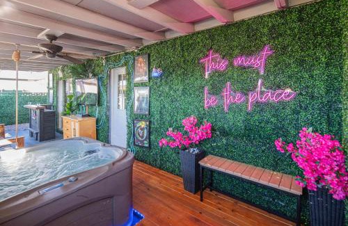 Scottsdale Estates Six Apartment | Old Town RGB Forest Bar - Pet-Friendly with Spa, Pool, Sauna, Golf, Hot Tub, Ping Pong, PS3, & Gazebo