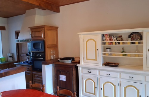 Saint-Sauves-d'Auvergne House | Old village school