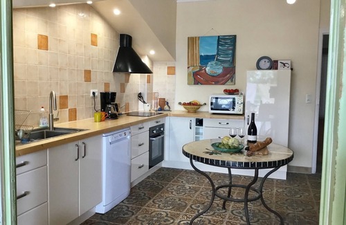 Thezan-les-Beziers House | Old wine storehouse with terrace and garden