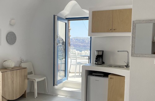 Akrotiri House | OLD WINERY (Superior)