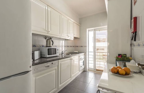 Albufeira Old Town Apartment | Oldtown Beach T2 2bth+PARK AC Wifi Bio HEATERS in Winter.