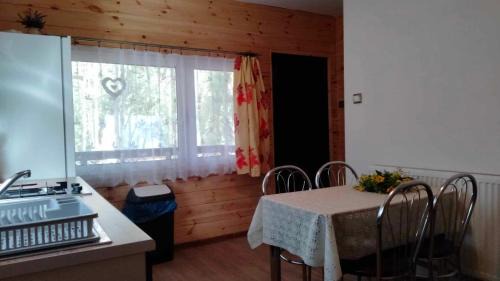 Biskupiec Cabin | Oleandria-, Domek Poziomeczka" nr 33 -ogrzewany w okresie jesienno-zimowym