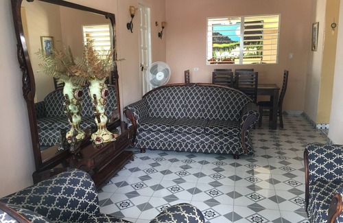 Granma House | Olga y Jose - Balcon de Bayamo