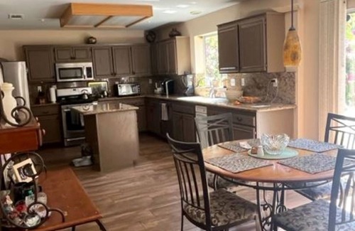 Sylmar House | Olgas Home 25 Mins to Universal Studios!