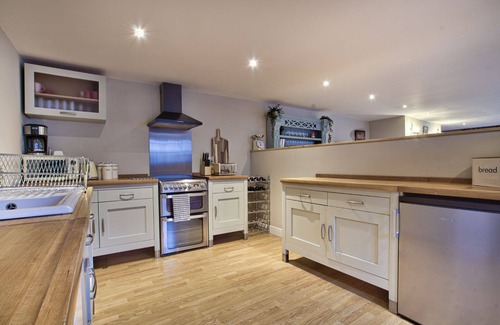 Black Bourton Cottage | Olive Cottage by Group Retreats - sleeps 11 guests in 5 bedrooms