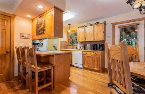 Reeds Spring Cabin | Olivia Court 10 min from silver dollar city