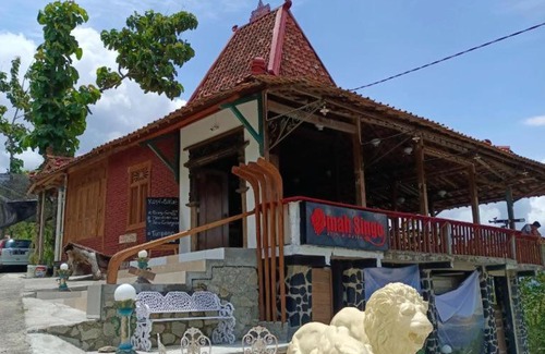 Srimulyo House | Omah Singo Stay & Resto Yogyakarta