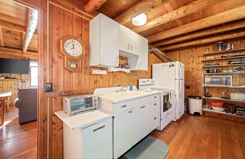 Omena House | Omena Point Paradise | Waterfront | Sunrise |