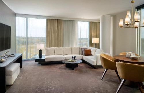 Eagan Hotel | Omni Viking Lakes