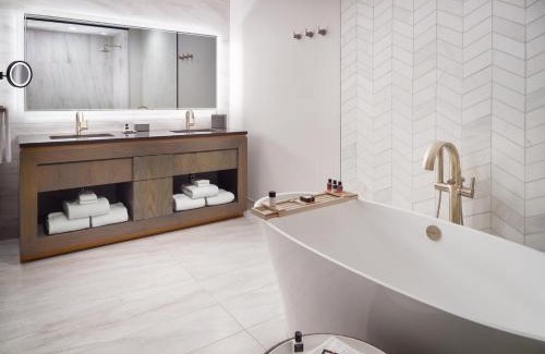 Eagan Hotel | Omni Viking Lakes
