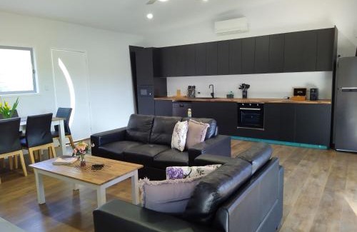 North Maleny House | "On Burgum Pond" Cottages
