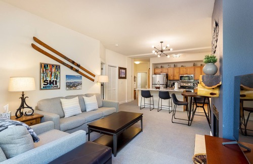 Lakeside Village Condo | On Keystone Lake/Shared Hot Tub/Quick Shuttle Ride to the Lifts